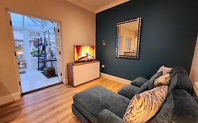 Luxury 1 Bedroom Apartment In The Park Estate